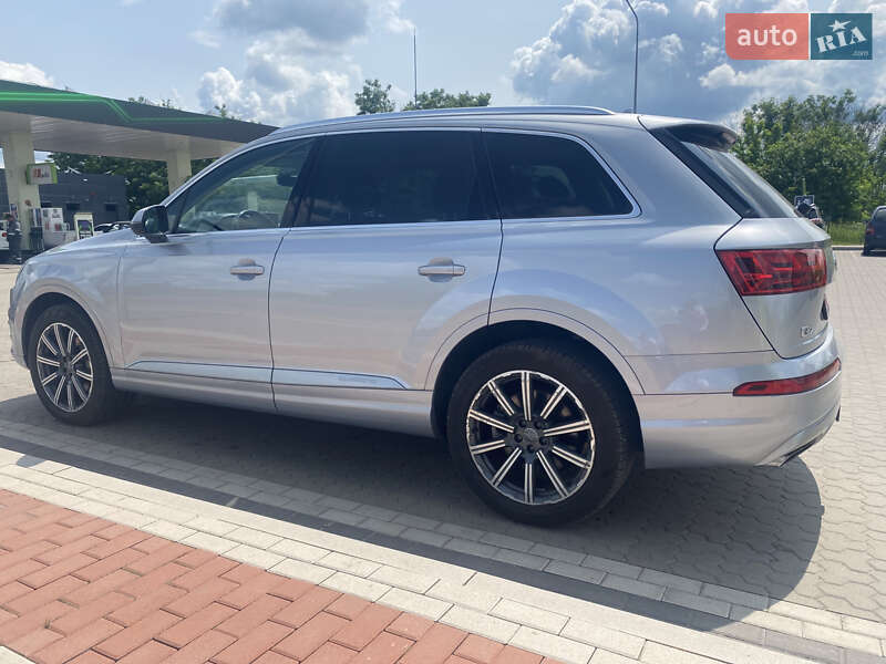 Позашляховик / Кросовер Audi Q7 2017 в Києві