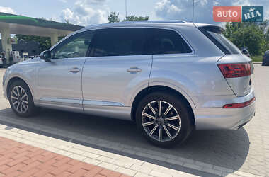Позашляховик / Кросовер Audi Q7 2017 в 