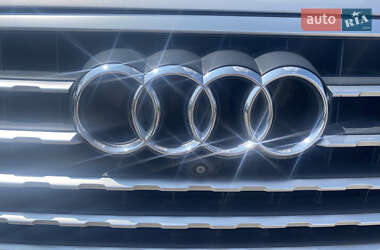 Позашляховик / Кросовер Audi Q7 2017 в 