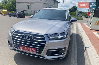 Позашляховик / Кросовер Audi Q7 2017 в 
