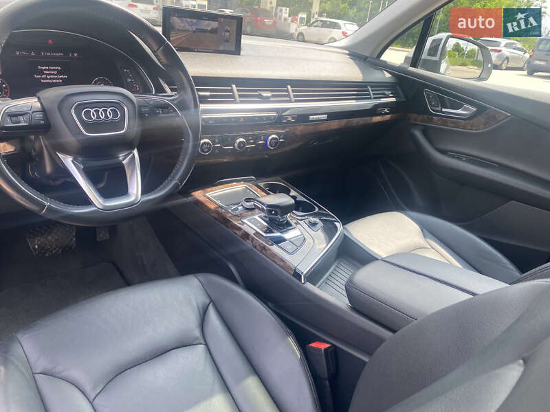 Позашляховик / Кросовер Audi Q7 2017 в Києві