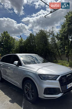 Внедорожник / Кроссовер Audi Q7 2022 в 