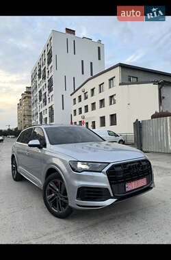 Внедорожник / Кроссовер Audi Q7 2022 в 