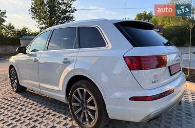 Внедорожник / Кроссовер Audi Q7 2016 в 