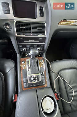 Внедорожник / Кроссовер Audi Q7 2011 в 