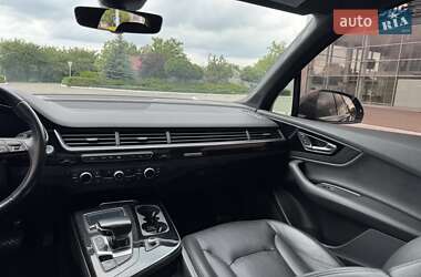 Позашляховик / Кросовер Audi Q7 2017 в 