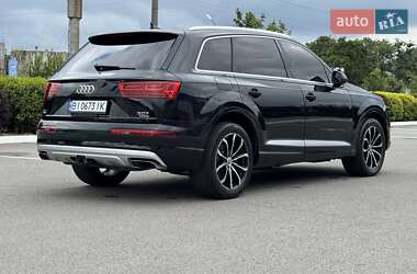 Позашляховик / Кросовер Audi Q7 2017 в 