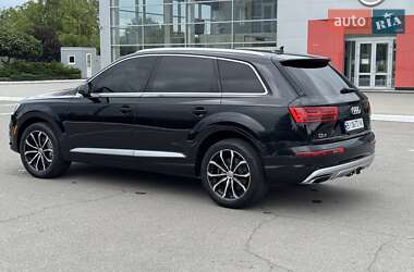 Позашляховик / Кросовер Audi Q7 2017 в 