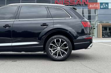 Позашляховик / Кросовер Audi Q7 2017 в 