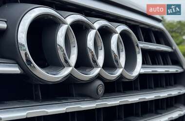 Позашляховик / Кросовер Audi Q7 2017 в 