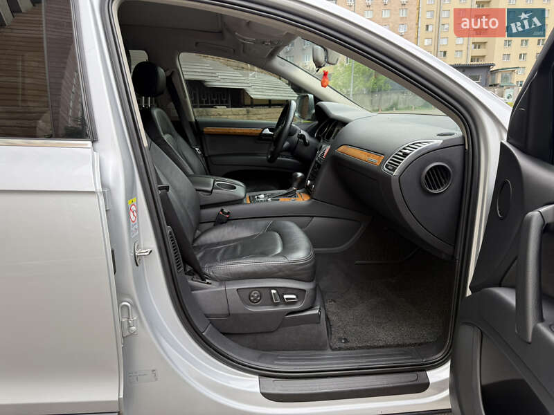 Позашляховик / Кросовер Audi Q7 2014 в Києві