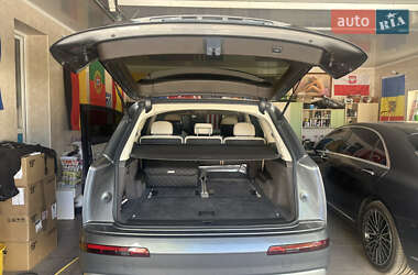 Внедорожник / Кроссовер Audi Q7 2016 в 