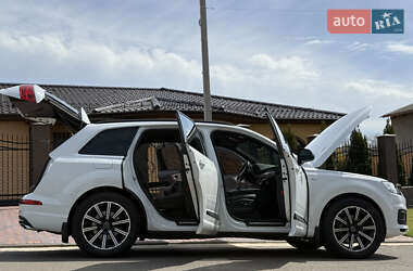 Внедорожник / Кроссовер Audi Q7 2017 в 