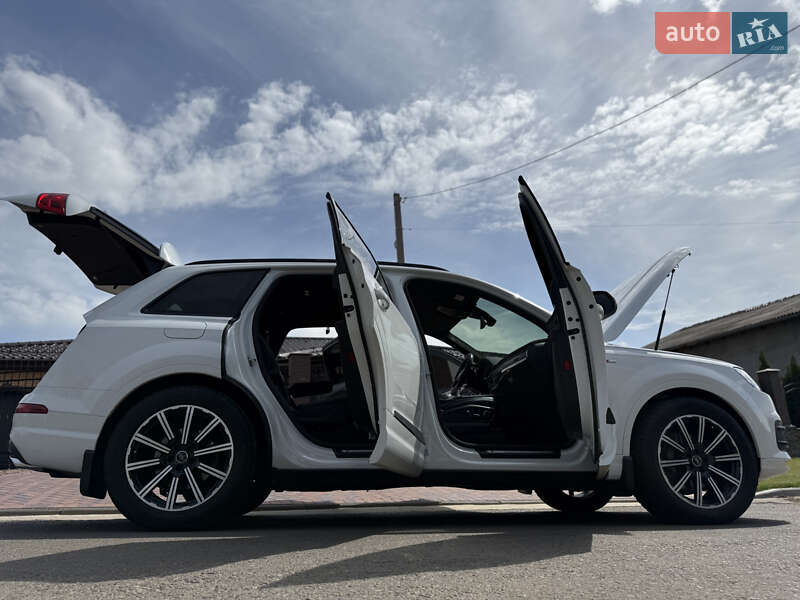 Внедорожник / Кроссовер Audi Q7 2017 в Одессе