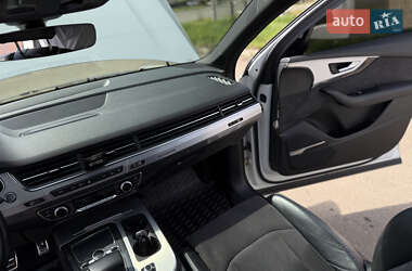Внедорожник / Кроссовер Audi Q7 2017 в 