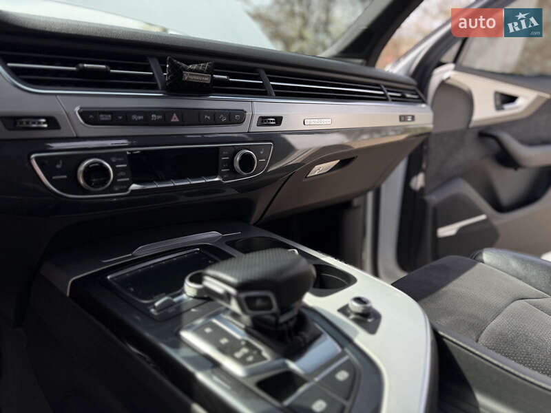Внедорожник / Кроссовер Audi Q7 2017 в Одессе