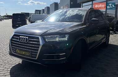 Внедорожник / Кроссовер Audi Q7 2016 в 
