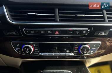 Внедорожник / Кроссовер Audi Q7 2016 в 