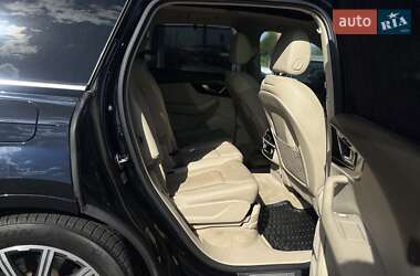Внедорожник / Кроссовер Audi Q7 2016 в 