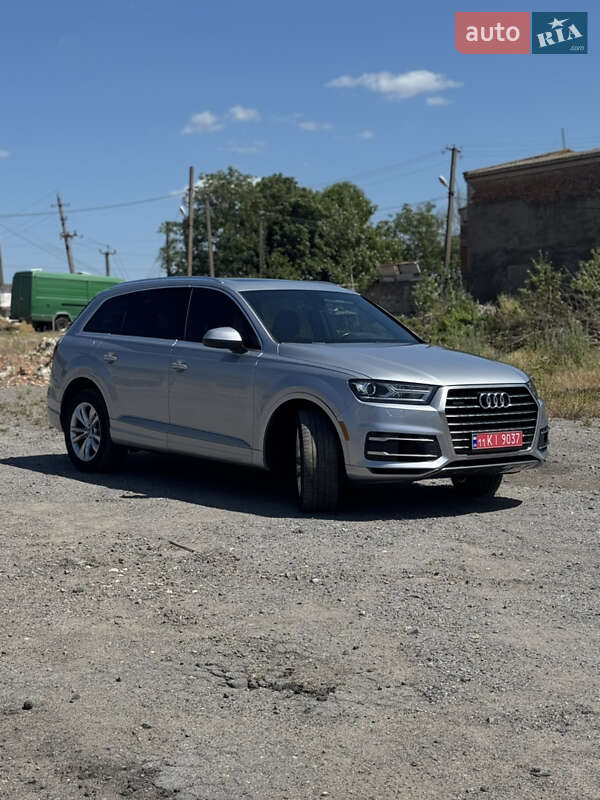 Внедорожник / Кроссовер Audi Q7 2018 в 