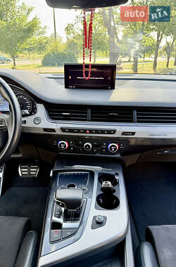 Внедорожник / Кроссовер Audi Q7 2016 в 