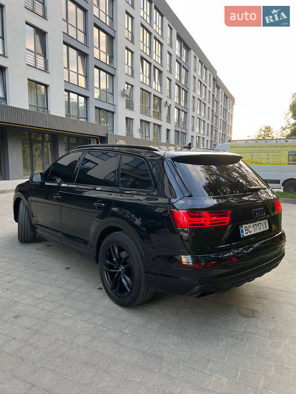 Внедорожник / Кроссовер Audi Q7 2016 в Новояворовске