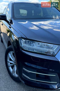 Внедорожник / Кроссовер Audi Q7 2017 в 