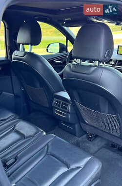 Внедорожник / Кроссовер Audi Q7 2017 в 