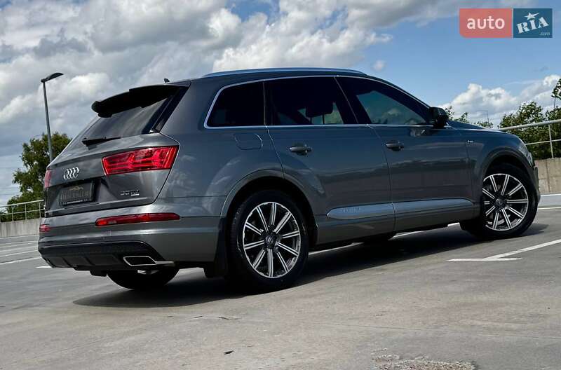 Внедорожник / Кроссовер Audi Q7 2016 в Киеве