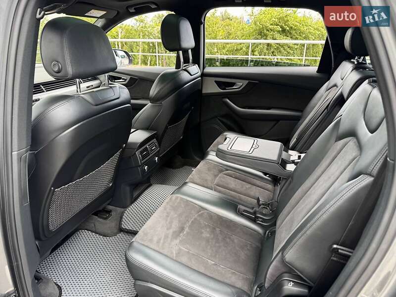 Внедорожник / Кроссовер Audi Q7 2016 в Киеве