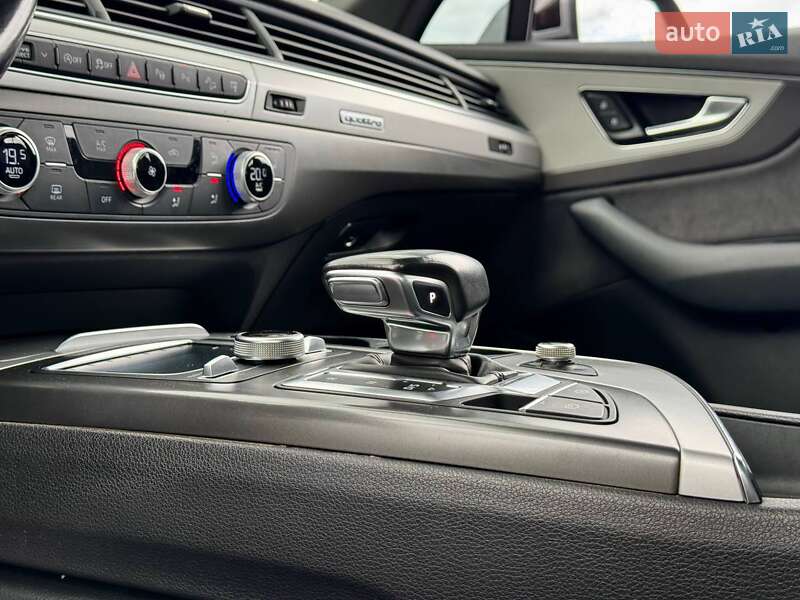 Внедорожник / Кроссовер Audi Q7 2016 в Киеве