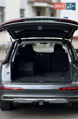 Внедорожник / Кроссовер Audi Q7 2019 в 