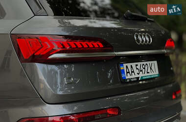 Внедорожник / Кроссовер Audi Q7 2019 в 