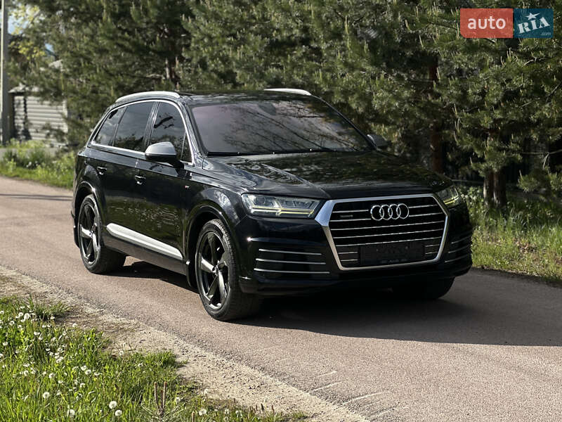 Внедорожник / Кроссовер Audi Q7 2016 в 