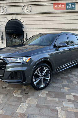 Внедорожник / Кроссовер Audi Q7 2021 в 