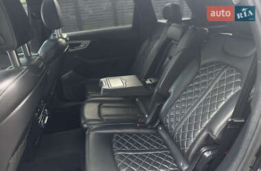 Внедорожник / Кроссовер Audi Q7 2016 в 