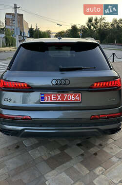 Внедорожник / Кроссовер Audi Q7 2021 в 