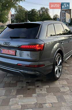 Внедорожник / Кроссовер Audi Q7 2021 в 