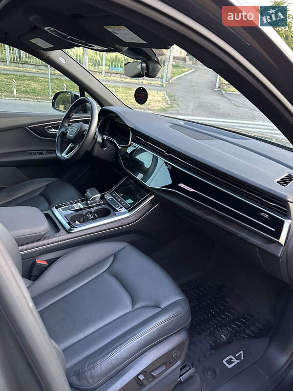 Внедорожник / Кроссовер Audi Q7 2021 в Днепре