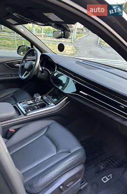 Внедорожник / Кроссовер Audi Q7 2021 в 