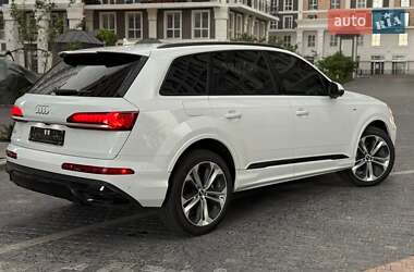 Внедорожник / Кроссовер Audi Q7 2021 в 