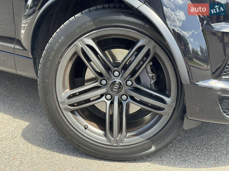 Внедорожник / Кроссовер Audi Q7 2015 в Киеве
