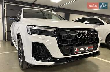 Позашляховик / Кросовер Audi Q7 2024 в 