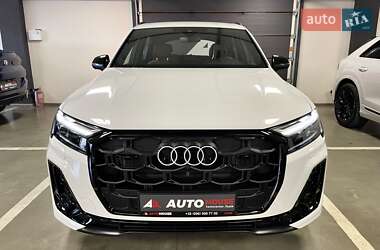 Позашляховик / Кросовер Audi Q7 2024 в 