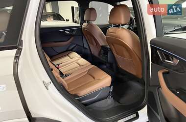 Позашляховик / Кросовер Audi Q7 2024 в 