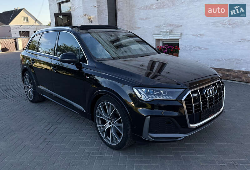 Позашляховик / Кросовер Audi Q7 2020 в Хусті