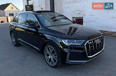Внедорожник / Кроссовер Audi Q7 2020 в 