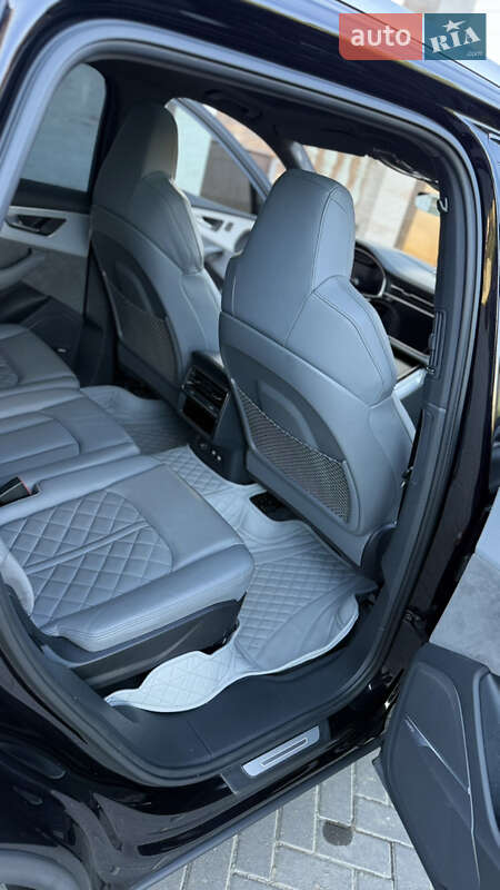 Позашляховик / Кросовер Audi Q7 2020 в Хусті