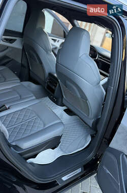 Внедорожник / Кроссовер Audi Q7 2020 в 