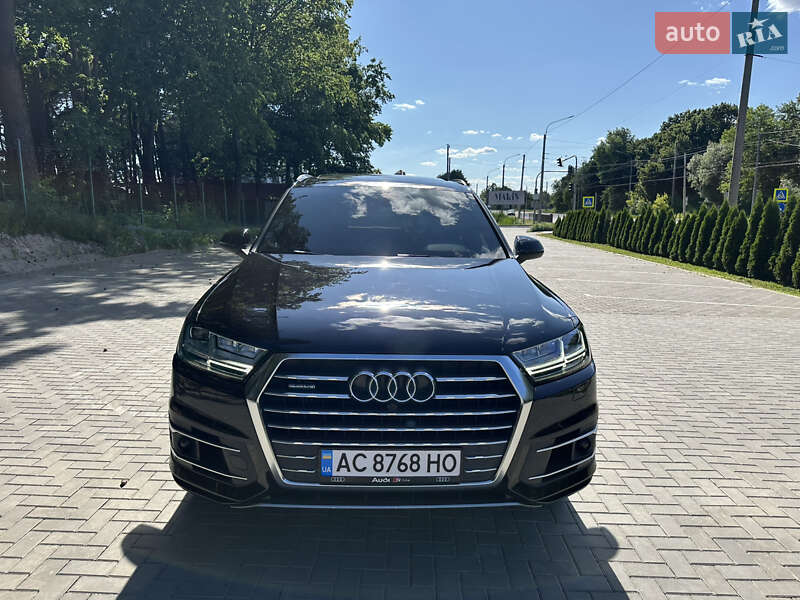 Внедорожник / Кроссовер Audi Q7 2017 в Луцке